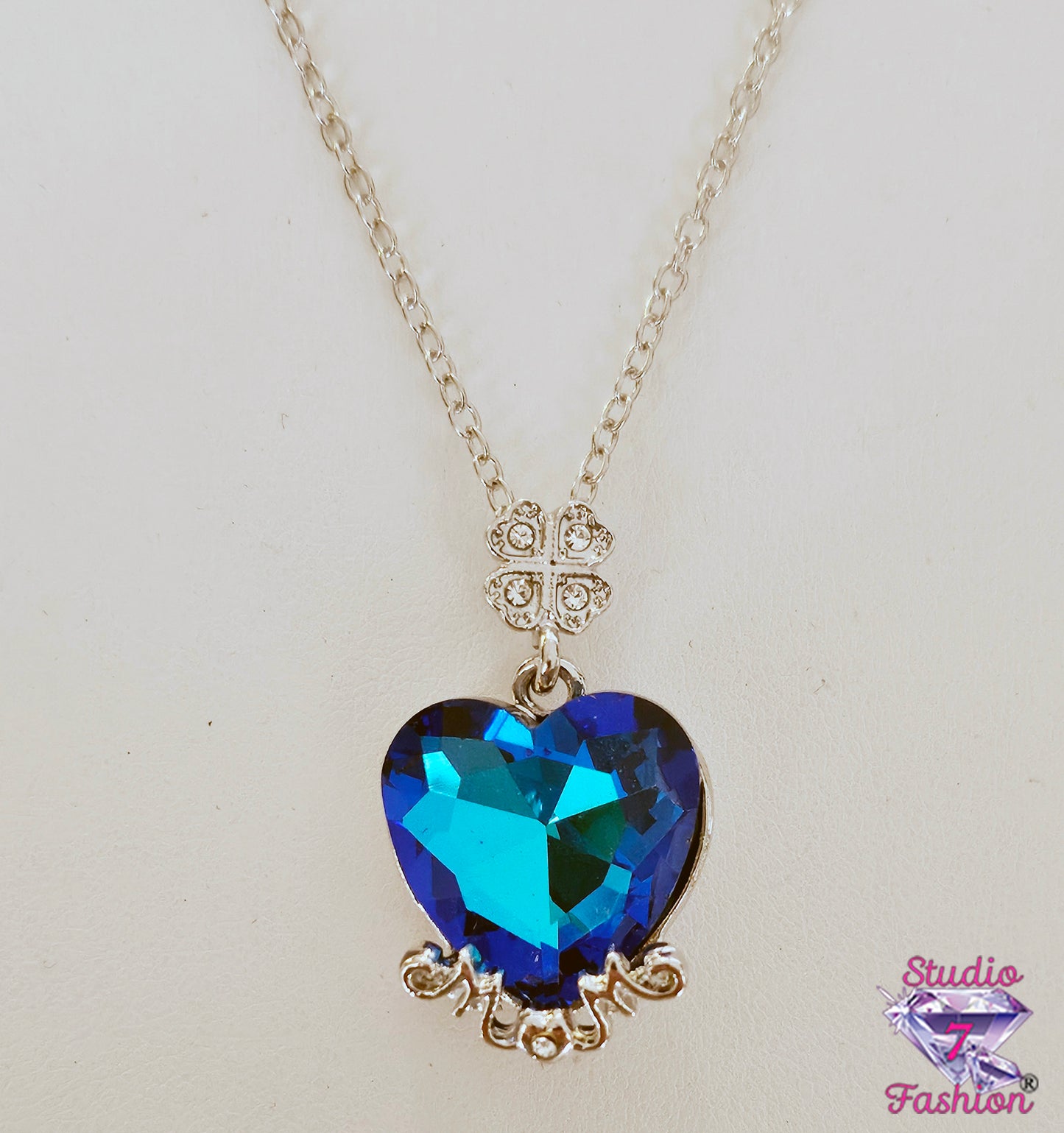 Mom Clover Sapphire Heart Necklace