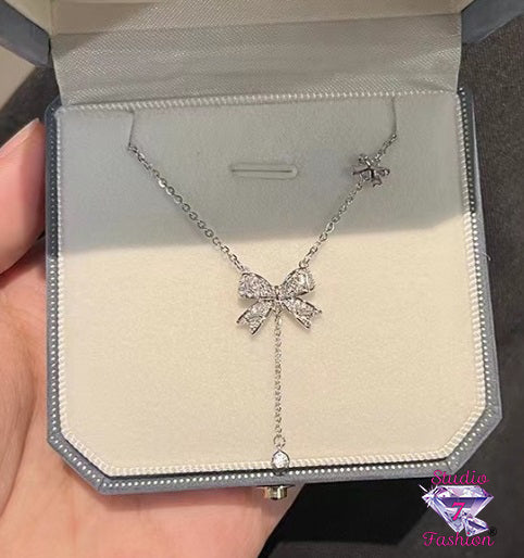 Marvelous Bow Necklace