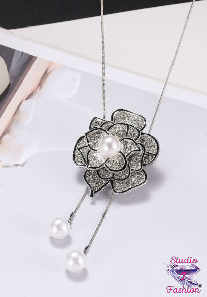 Exquisite 3-dimensional Floral Pearl Necklace