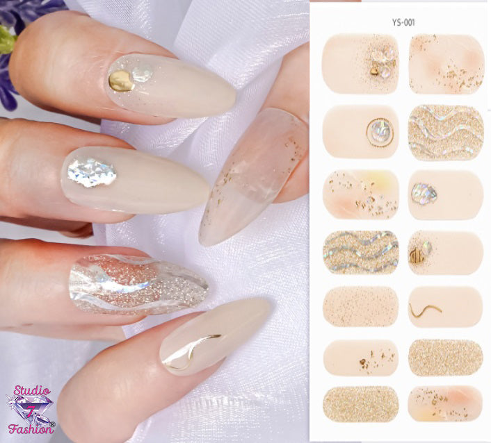 Gold Glitters Swirl Nail art