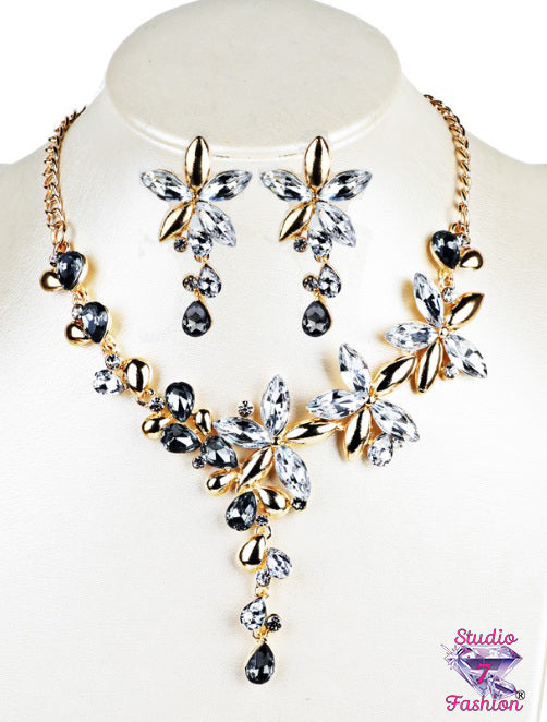 Ebony/Crystal Necklace Earring Starburst Set