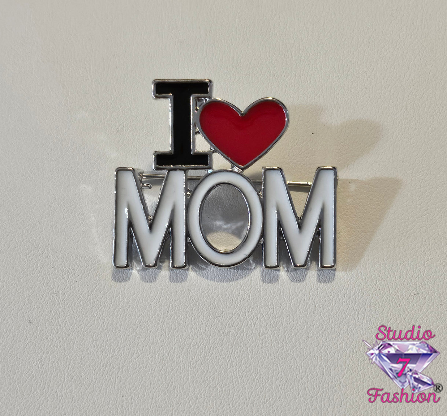 I <3 Mom Pin