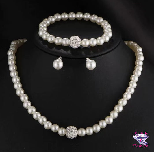 Look Like A Princess Pearl Necklace Earrings Bracelet Set